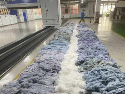 Mixing recycled cotton fibers for sustainable towel manufacturing in Vietnam